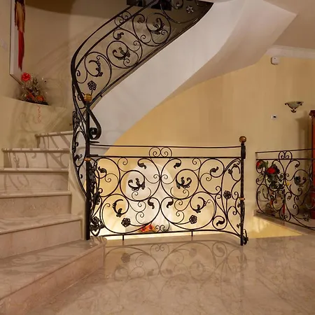 Le Petit Palais Plesio
